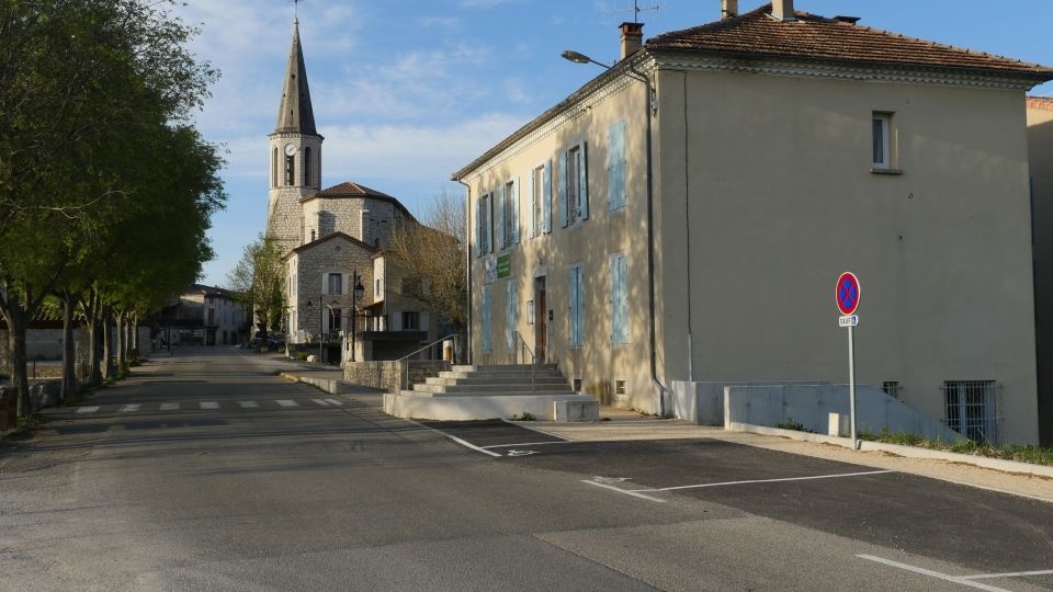 Entrée du village depuis la route de Lavilledieu